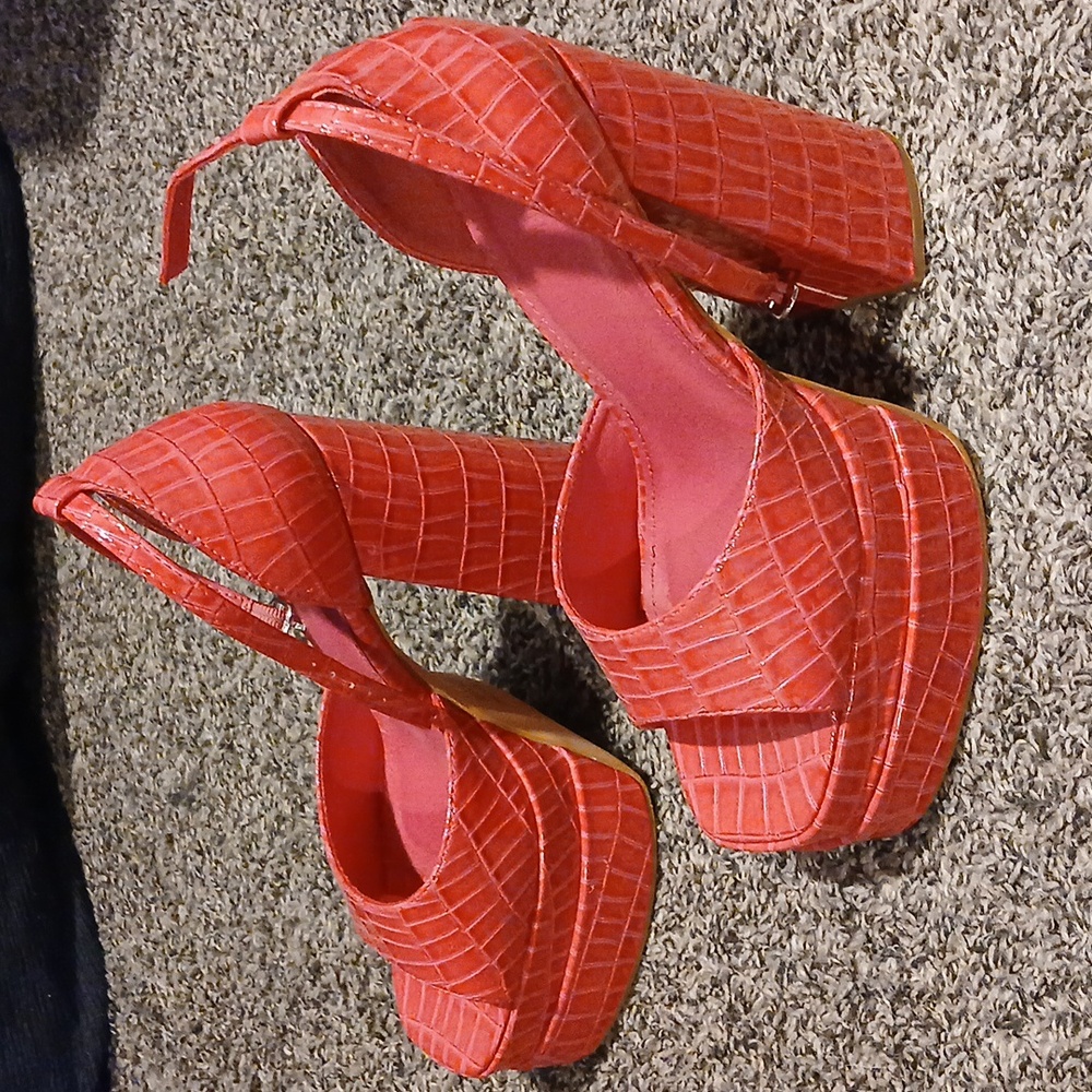 Pink alligator print chunky Heel